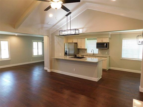 2nd image of 2703 N Colfax Cir