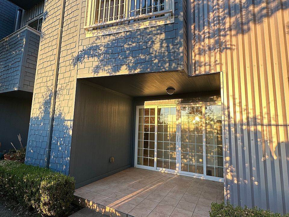 Front door/porch area