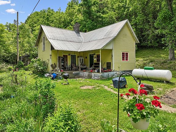 4th image of 34 Friendship Hollow Rd N