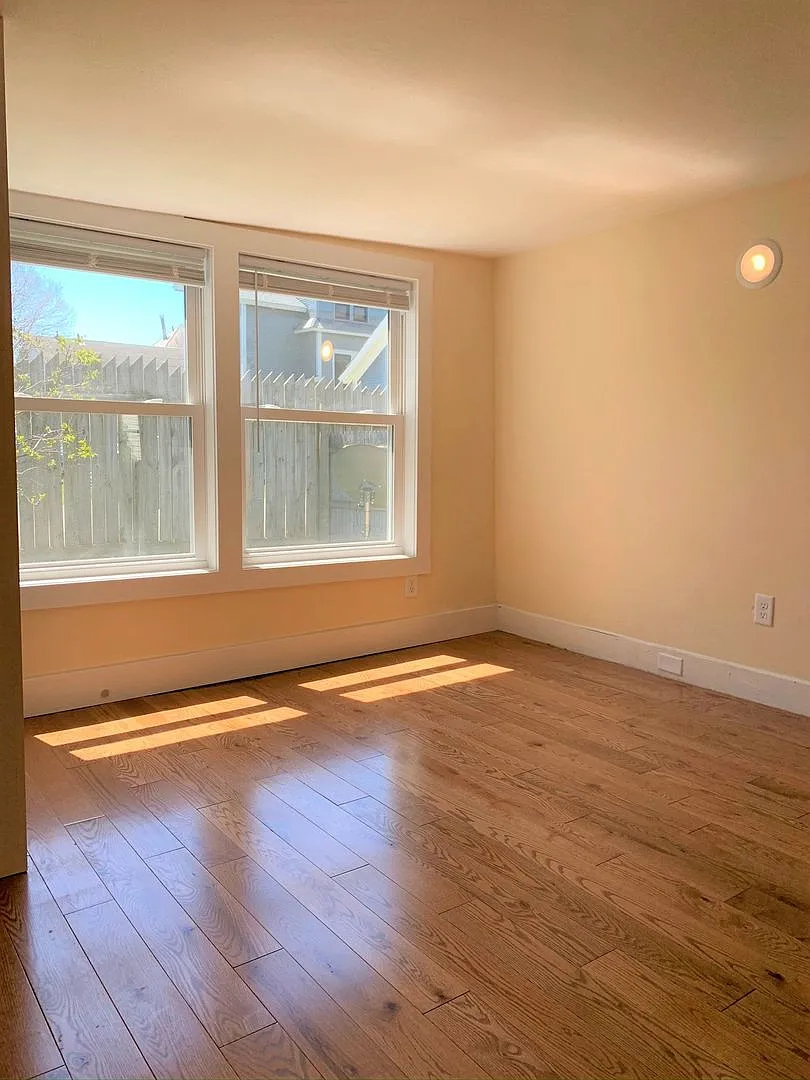 13 Peru St, Burlington, VT | Renovated 3 Bedroom House Near UVM & Downtown | June 2027 — Photo 4