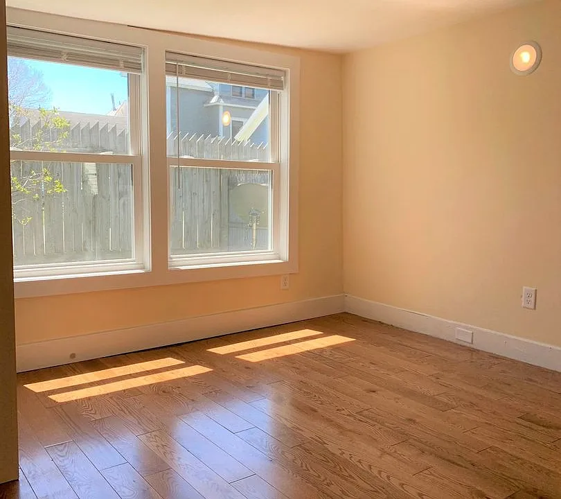 13 Peru St