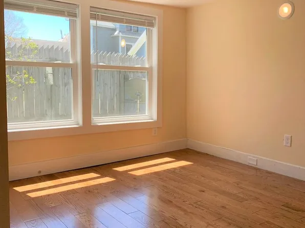 13 Peru St, Burlington, VT 05401