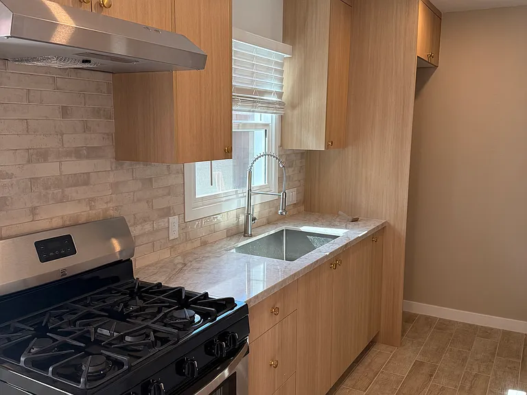 245 W Dryden St #A — Photo 6