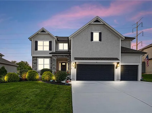20476 W 107th Pl, Olathe, KS 66061