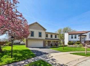 588 Kingston Ct, Roselle, IL 60172