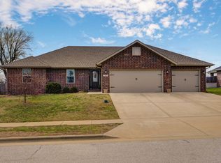 1347 S Strasbourg Avenue, Springfield, MO 65802