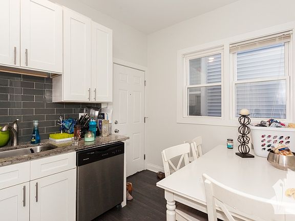 4th image of 3121 N Southport Ave APT 1