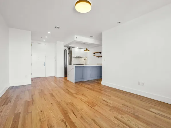 627 De Kalb Avenue image 8 of 19