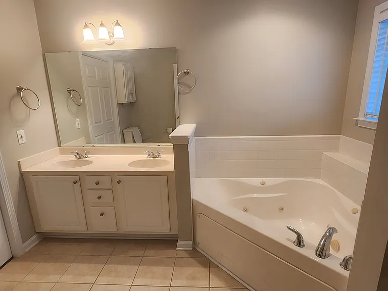 1710 Renwick Dr #204 — Photo 40