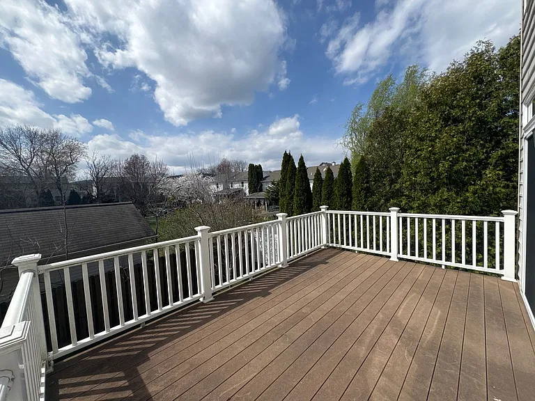 1600 Oakridge Ln — Photo 13