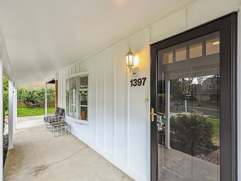 1397 Canterbury Way — Photo 28