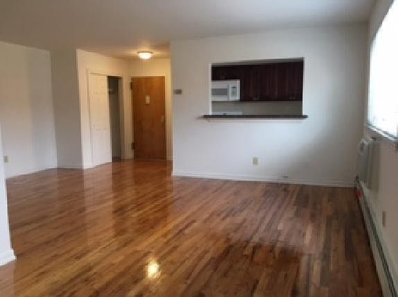 2nd image of 19 Soundview Ln #1D