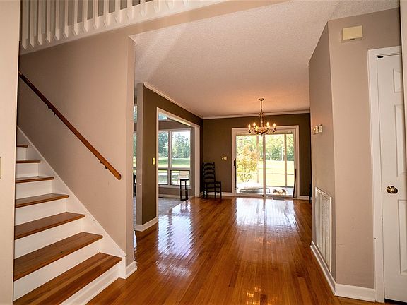 5th image of 2561 Griffith Dr