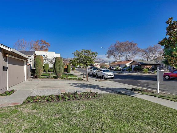 4th image of 2705 Gomes Dr