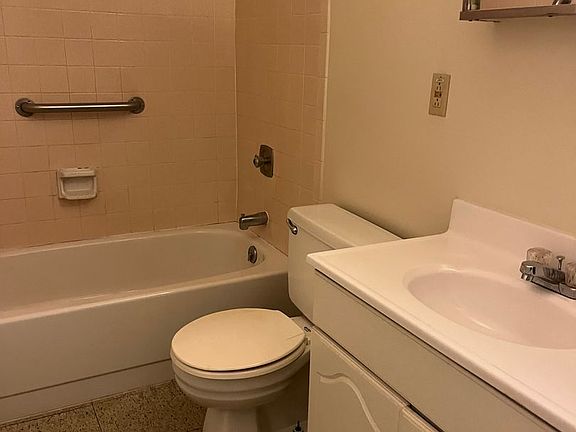 5th image of 275-335 Sterling Ave #B109