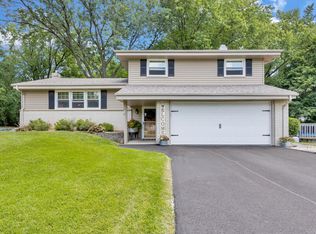 530 Rip Van Winkle Dr, Waukesha, WI 53186