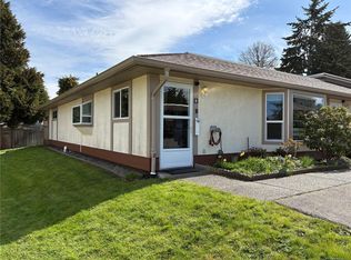 100 Abbey Ln #8, Parksville, BC