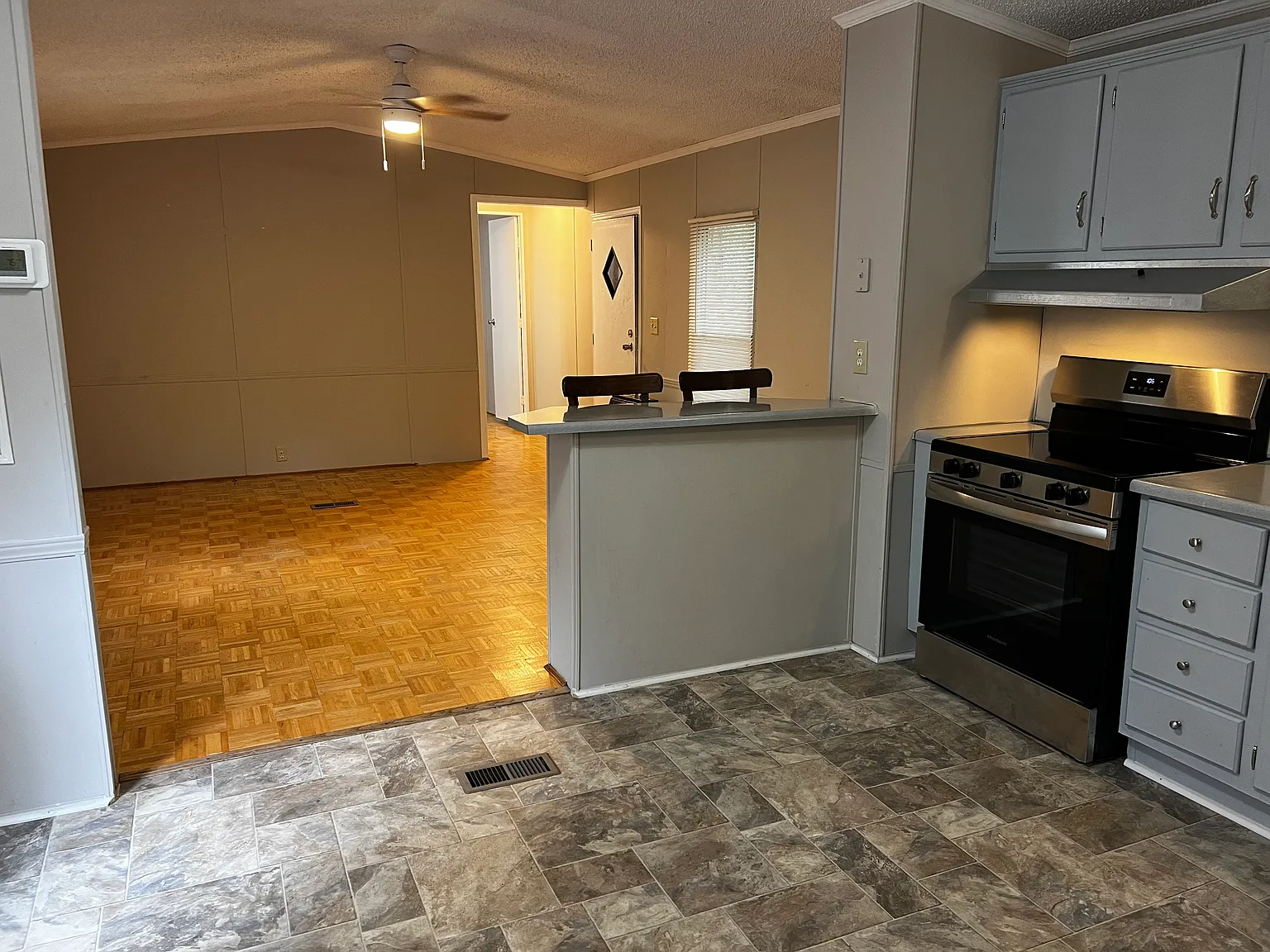 2 bed, 980 sqft, $1,150 — Photo 2