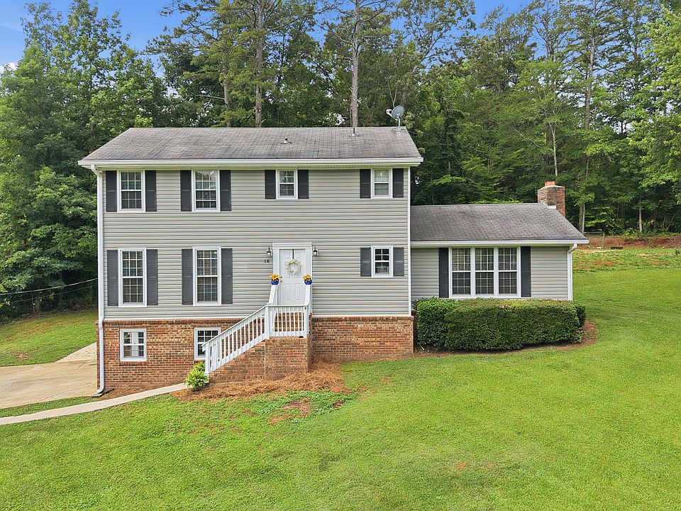 1st image of 18 Foxdale Cir