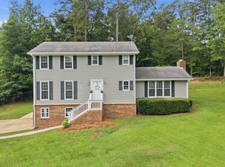 18 Foxdale Cir, Toccoa, GA 30577