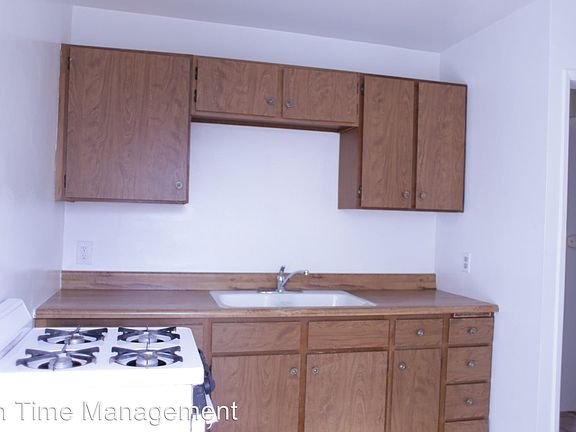 5th image of 761 1/2 Belmont Ave