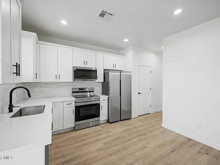 141 W Latona Rd — Photo 5