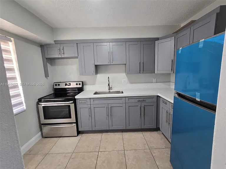 280 NW 31st Ave — Photo 3