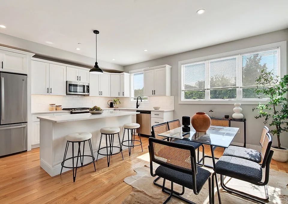 123 Centre St #4