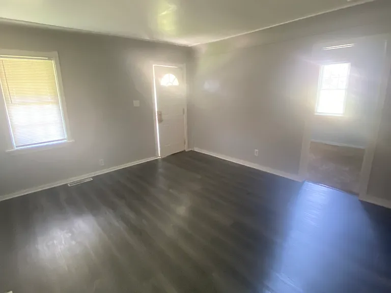 633 Foredale Ave — Photo 11