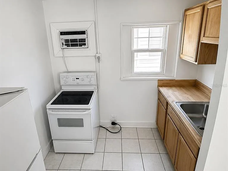 601 Corey Ave — Photo 4