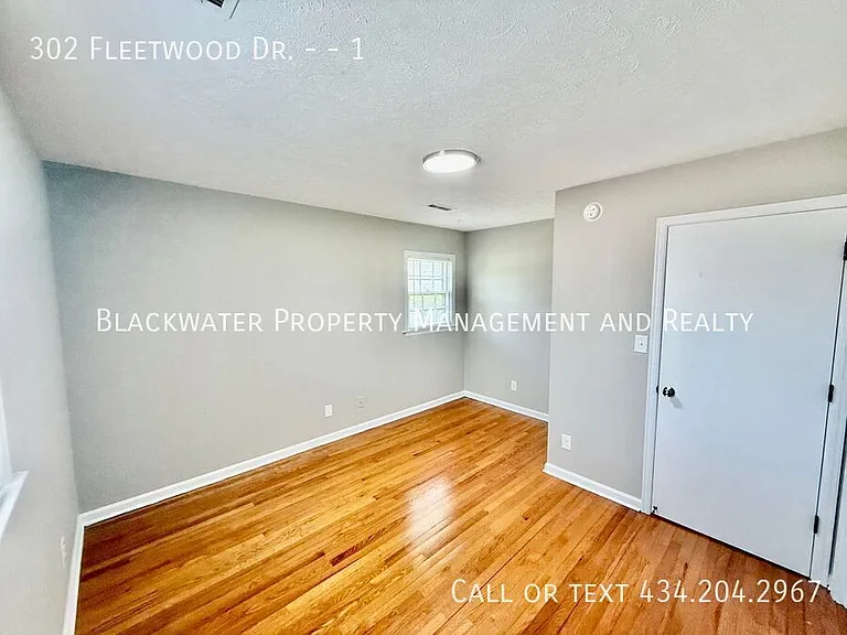 302 Fleetwood Dr #1 — Photo 5
