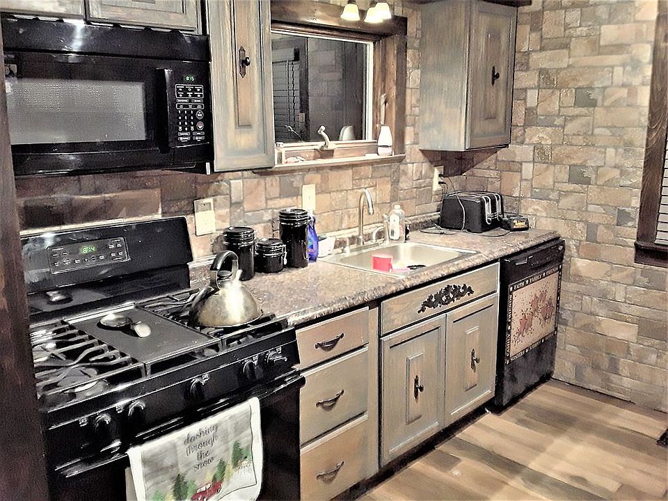 2nd image of 385 Stone St