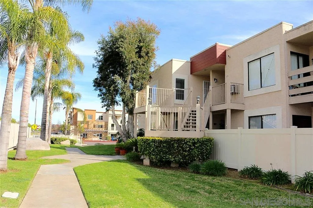 Building Photo - 425 Autumn Dr