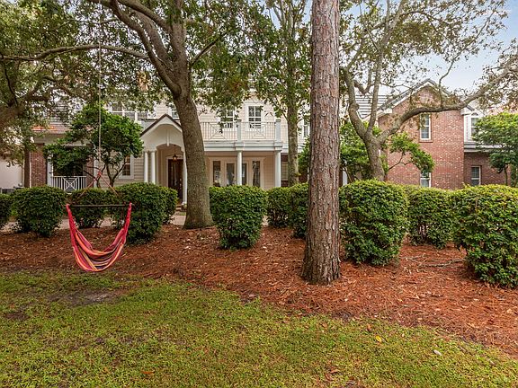 3rd image of 439 Admiral Ct