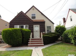 13518 245th St, Rosedale, NY 11422