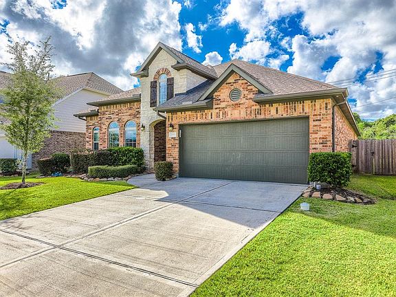 2nd image of 2104 Nogalas Ln