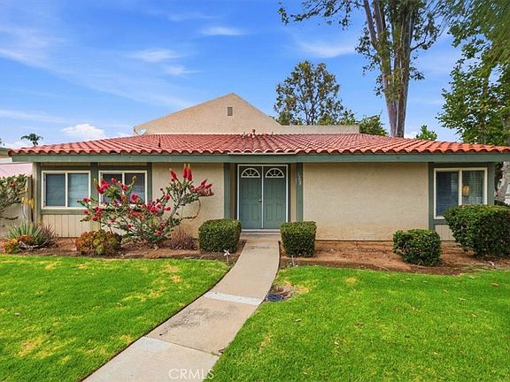 3rd image of 1304 Camelot Dr