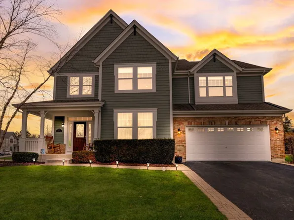 1654 N Woods Way, Vernon Hills, IL 60061