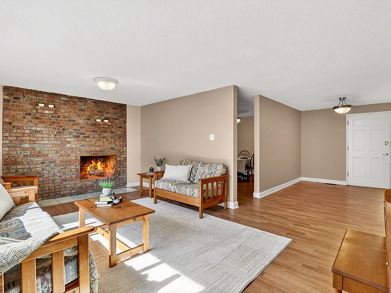 640 Stonehill Dr — Photo 7