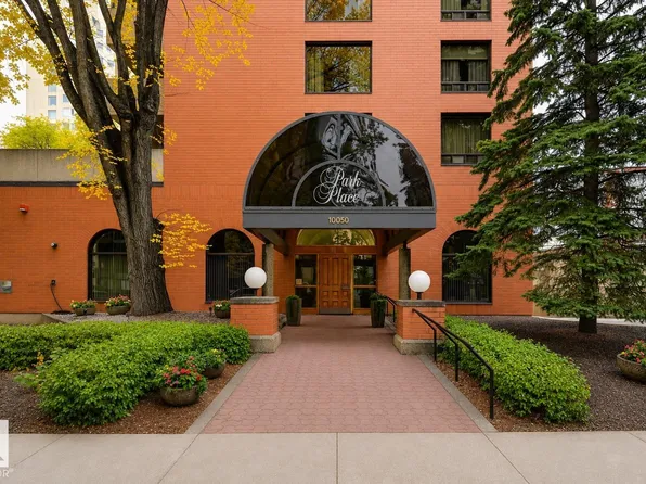 10050 118th St NW #2, Edmonton, AB T5K 2M8