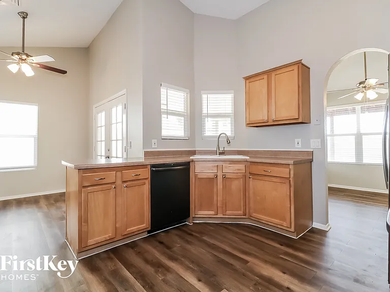 6543 W Kings Ave — Photo 6