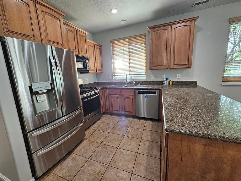 743 N Haworth Cir — Photo 18