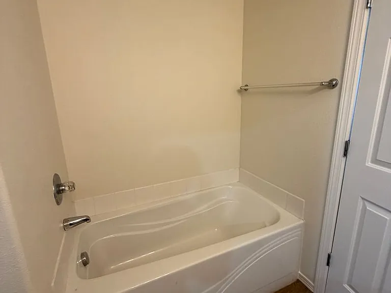 4905 Montague Ln — Photo 16