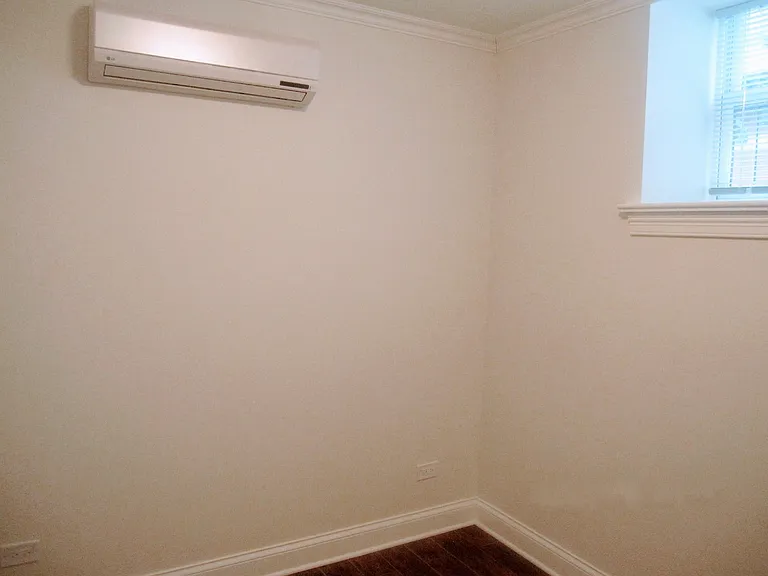 245 W Willow St — Photo 9