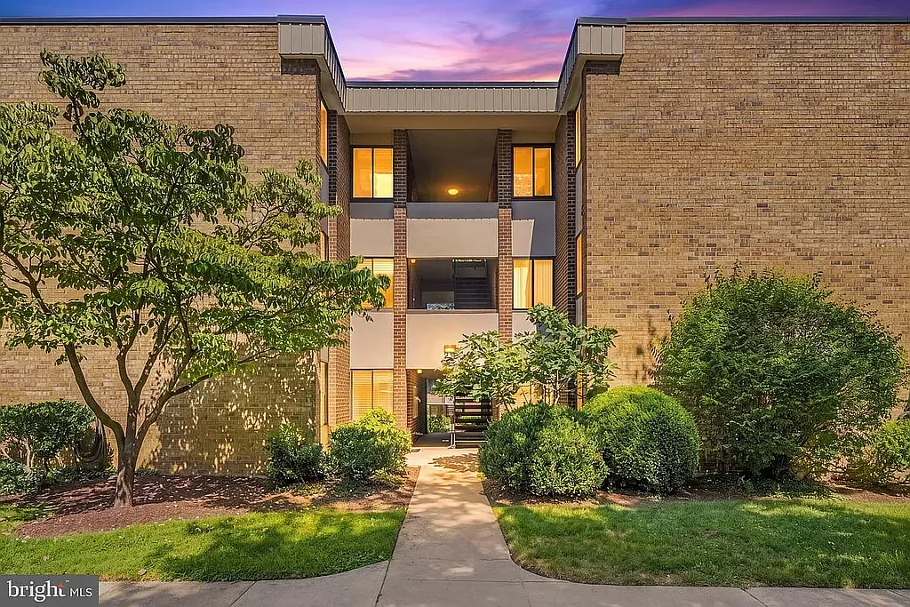 2 bed, 1.5 bath, 1047 sqft, $2,525 — Photo 1