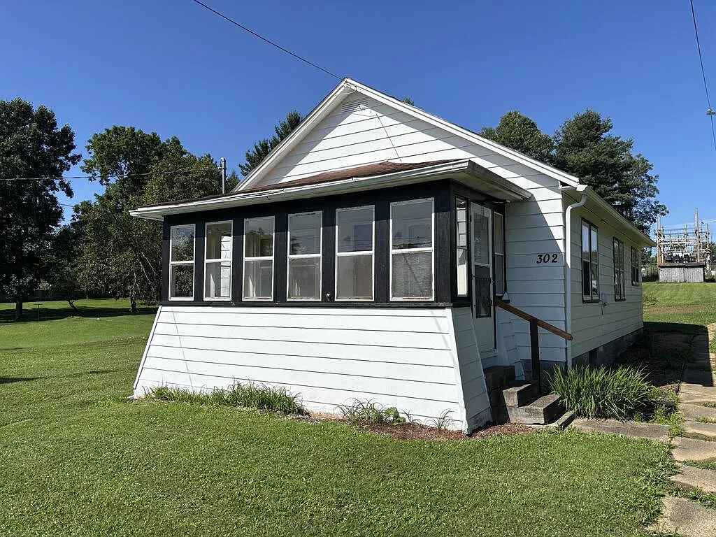 2 bed, 1.0 bath, 720 sqft, $850 — Photo 1