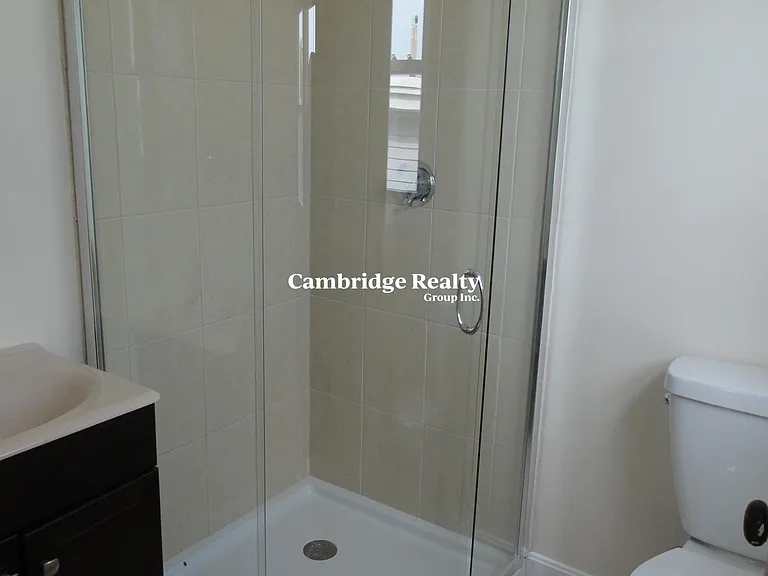 16 Bond St #1A — Photo 3