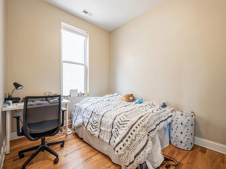 921 S Oakley Blvd #2 — Photo 13