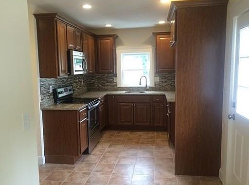 4th image of 141 White St