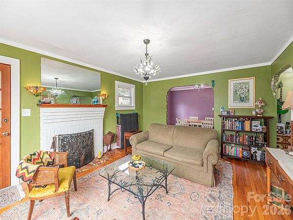 3rd image of 132 Maxwell St